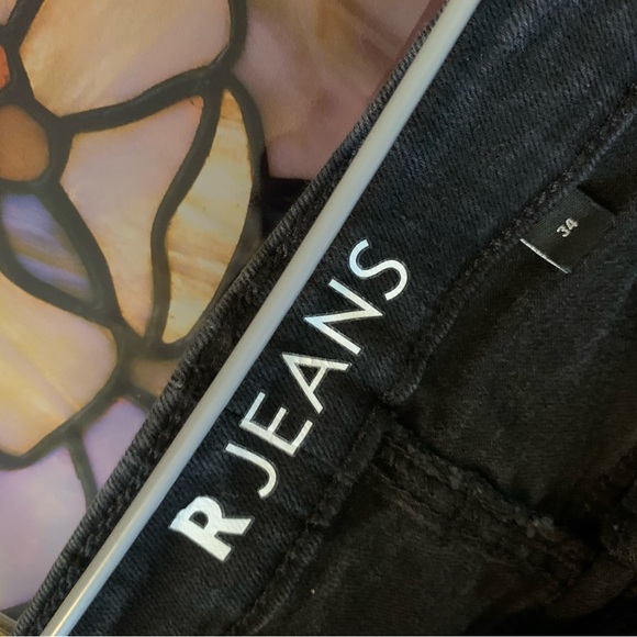 Worn once women’s size 34 black relaxed jeans. - Picture 2 of 3